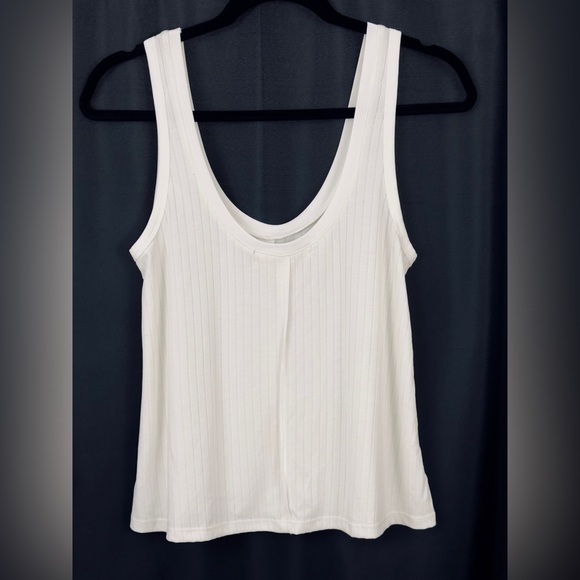 SALT WATER LUXE - White Scoop Neck & Back, Ribbed A-line Tank Exposed Se… - Picture 4 of 5